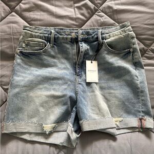 New with tags Judy blue cuffed light wash Jean shorts. Size XL